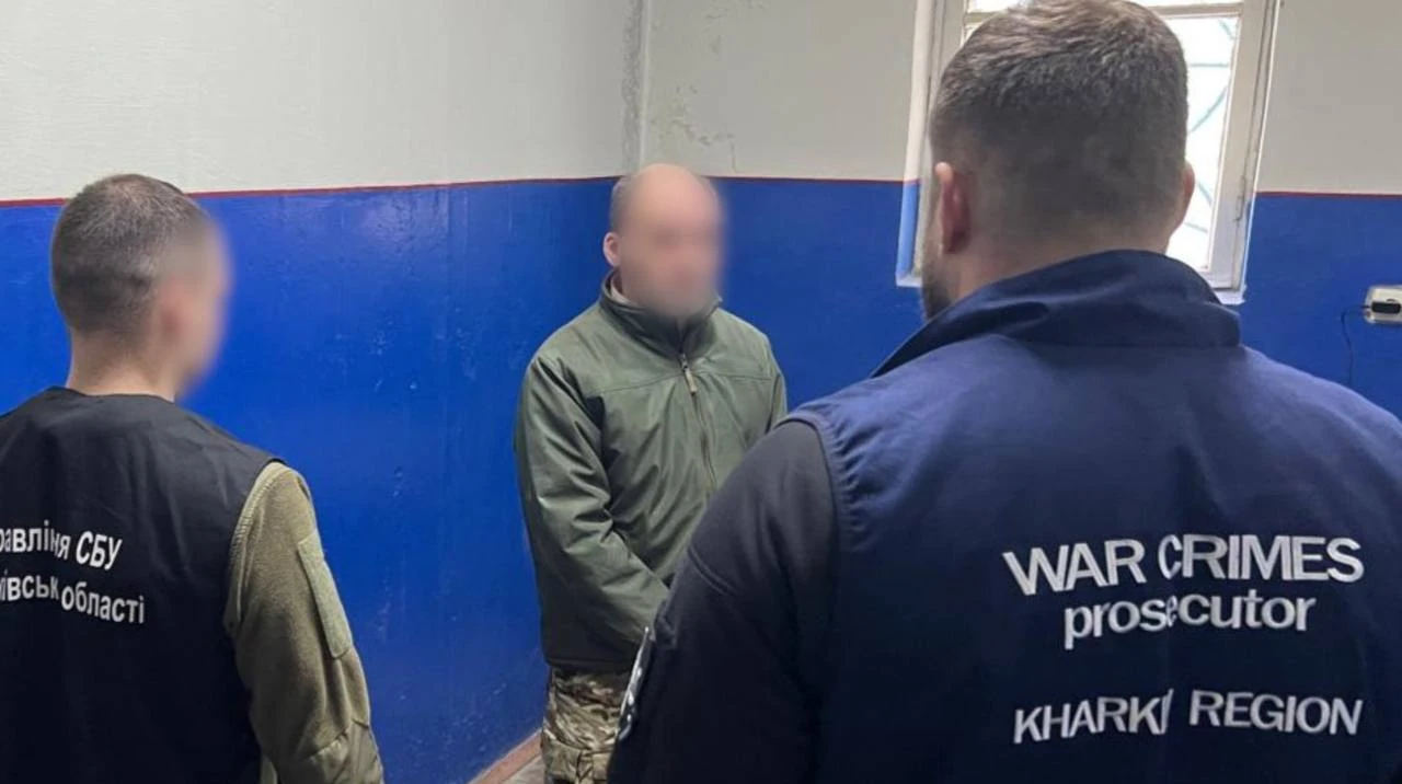 Будівля суду з українською символікою, де ухвалено вирок у справі про заручницю з Куп'янська