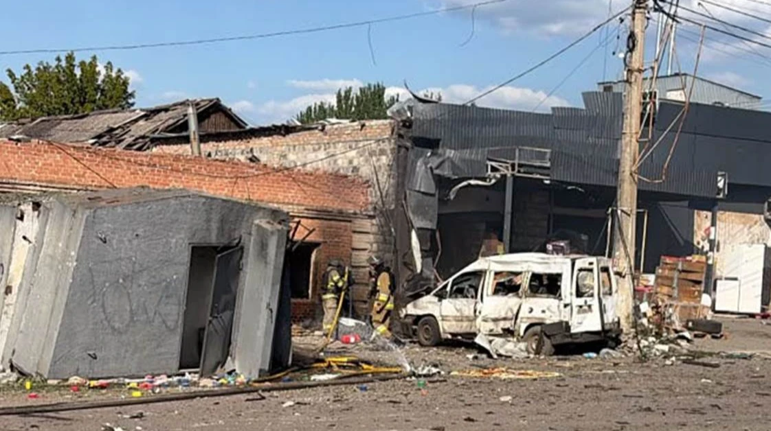 Пошкоджене приміщення відділення «Нової пошти» в центрі Краматорська після удару БпЛА 16 серпня 2026 року.