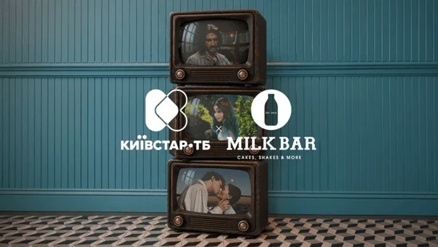 Три десерти у формі вінтажних телевізорів з упаковкою, що містить QR-код