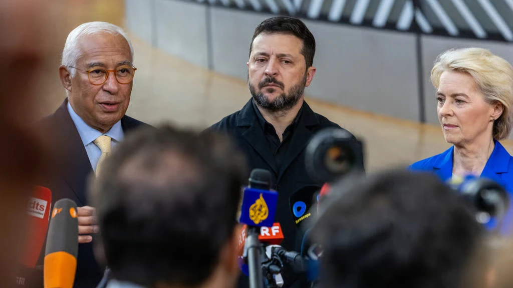 Прапор ЄС поряд із символікою України як позначення ініціативи Євросоюзу залучити партнерів до фінансування
